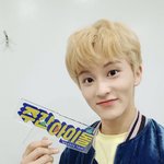 [NCT] 마크 얼굴에 <b>볼살</b> 좀 붙은 것 같지 않아???