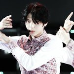 레오 무대에서나 운동할때 엄청 <b>용맹</b>하고 늠름하지.. 사자처럼..