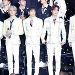 [뉴이스트] 지금 자는 러브들 <b>미녀</b> 쁘앱하는데