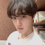 cix <b>현석</b>이는 항상 음식이랑 사진 찍는다