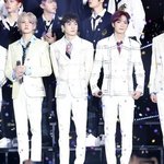 [뉴이스트] 우리의 공식색이 <b>미녀</b>의 귓속으로~