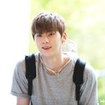 [댓글부탁해] 브로마이드땜에 방 못꾸미는애들있냐