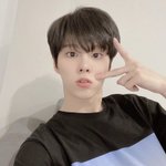 김우석 최근 흑발
