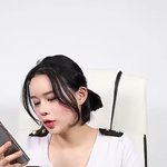 유튜브에 시둥이라는 사람이 일부러 가슴 노출하는 게 아니라