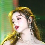 봄꽃 <b>마냥</b> 눈부신 미모