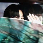 [EXO] 준면이 퇴근길 팬들한테 <b>인사</b>하는거 봄?