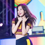 모니터 <b>안팎</b> 감탄사 터지는 女돌