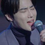 [EXO] 준면이 입술에 <b>뭔색</b>을 바른걸까?