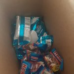 [ㅈㄱㄴ] 택배비만 내고 과자 가져갈 사람 없냐