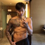 요즘 운동해서 가슴 <b>탱탱</b>해진 듯 부끄러우니 빛삭