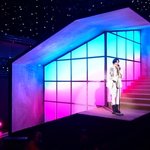 [EXO] 오늘 무대 신기하게 생겼어