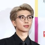 새로운 미용실에서 <b>RM</b> 닮은 직원 봄