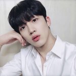 셀카 찍을때 <b>두</b>가지 습관이 있는 남<b>돌</b>