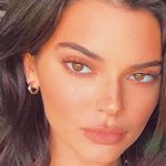 [드루와] 용량 부족해서 푸는 <b>켄달</b> 제너, 카일리 제너 움짤, 사진