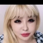 아니 뭔가 <b>박봄</b> 인스타스타 실제버전같음..