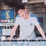 [드루와] 우리 <b>집앞</b>에 알바생 도촬했는데 잘생겻지