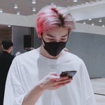 [NCT] ㅋㅋㅋ 아니 방금 태용이 짤 주웠는데 문탤 <b>존재감</b> 모야...
