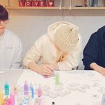각자 <b>채널</b>에서 브이앱 합방했던 아이돌