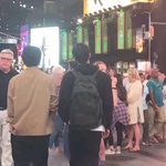 여자들은 앞에 남자둘이 걸어가면 <b>의식</b>해?