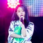 아이유 <b>디오</b> 노래 듣고 울었대