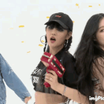 <b>슈화</b> 제스처 어색하다고 생각했는데