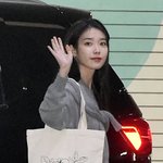 <<b>저</b> 아이유스토커 아닙니다><b>눈</b> 진짜 개이쁘다... 아니 다 이쁘다...