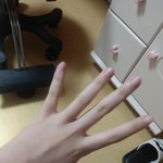 2년 사이에 내 손 ㅈㄴ <b>투박</b>해지지 않았냐