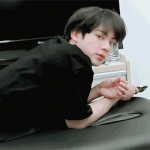 방탄 진 얼굴 파급력 장난 아님을 보여주는 컷