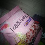 내 옆에 과자 너무 먹고싶거든?