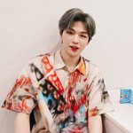 [강다니엘] 강다니엘 화려한 <b>셔츠</b>도 진짜 잘 소화해ㅋㅋㅋㅋㅋㅋ