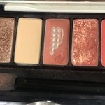 [댓글부탁해] 이 섀도우랑 똑같은색 있을까 판녀들 찾아줘