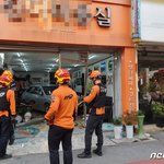 손님 차 대리주차하다 미용실 돌진