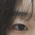 눈 화장 안한거 같지 않늬??