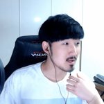 나만 <b>손</b>이랑 귀 예쁜 <b>남자</b> 좋아하는 거 아니지...?