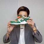 [EXO] <b>박찬열</b> 오늘은 신발 아예 벗어서 보어줬넼ㅋㅋㅋㅋ