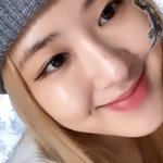 로제가 행복해 보이기 때문에 나는 <b>평화</b>로운 하루를 보낼 수 있다