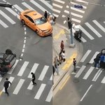 신호위반 택시에 <b>SUV</b> 부딪혀 전복…일가족 3명 경상