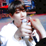 [EXO] 뭐야 <b>니</b>네 아직도 이 <b>손</b> 누군지 몰라?