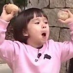 인중이 가려운건가, <b>Hoxy</b>?