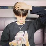 [EXO] 배켜니 이 옷 지금 ㅁ <b>신사</b> 1위임ㅋㅋㅋ