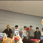 [EXO] 엑소도 이런 길바닥에서 공연했던 시절이 있었던 거야?
