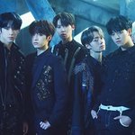 원어스가 천사라서 올화이트 입었다는 게 <b>정설</b>