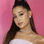 [드루와] 이렇게 입술 매끈한거 <b>립밤</b>왕창바른건갚