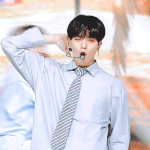 [원어스] 얘들아 마이크로 다른 가수분들 내려치기하는 사람들