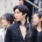 <b>레오</b> 먹이주머닌가 뭐시기 귀엽다고 하는데