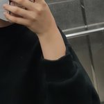 [댓글부탁해] 나 <b>손목</b>굵기 뽀샵 개잘함