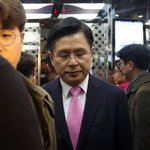 조용히 지내는 황교안, 당 보니 어떠냐 묻자 "안 보려 한다"