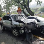 내리막길 승용차·마을버스·오토바이 <b>연쇄</b> 충돌…6명 중경상