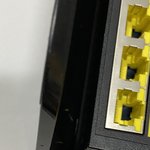 [혐] 새로산 ASUS 공유기 <b>본체</b> 내부에서 "바퀴벌레"가 잔뜩...