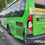 대형 레미콘 <b>차량</b>, 시내버스 후미 '꽝"…승객 20여명 '화들짝'